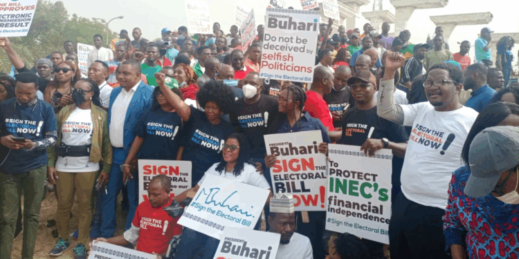 Nigeria’s electoral commission reviews controversial 2023 elections amid criticism