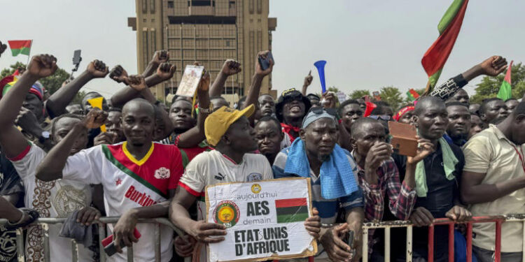 Mass rally backs Burkina Faso junta