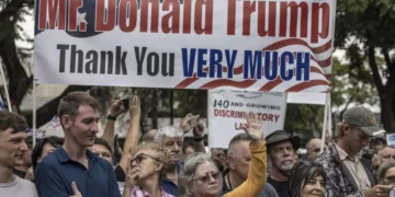 White South Africans get US refugee status