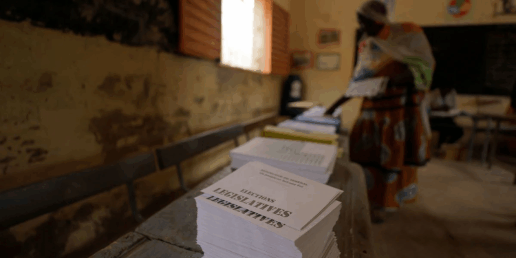 Senegal ruling party gains majority of one in parliament