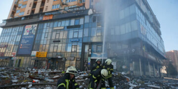 African students say they faced guns, hostile guards as they fled Ukraine