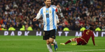 Lionel Messi arriving with Argentina’s national football team ahead of Angola’s 50th independence anniversary match in Luanda.