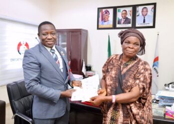 EFCC Acting Director Bawa Kaltungo hands over recovered N42.5m bank draft to 70-year-old widow Margret Taye Odofin at the Commission’s Kaduna Zonal Directorate office.