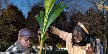 The Crude Madonna performs a ritual libation with Simeon Kpoturu of the Movement for the Survival of the Ogoni People (Mosop) during a vigil outside Shell’s London headquarters marking the 30th anniversary of the Ogoni Nine executions.
