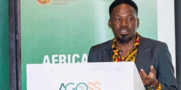 Dr Baboloki Semele delivers a presentation at the African Governance Seminar Series (AGOSS) in Kigali, Rwanda.
