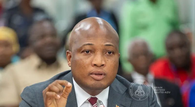 Ghana’s Foreign Minister Samuel Okudzeto Ablakwa speaking at a government briefing, addressing concerns over the treatment of Ghanaian travellers in Israel