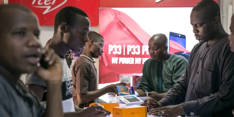 Nigerian consumers purchase mobile phones at a retail outlet, highlighting the country’s fast-growing digital economy and technology adoption