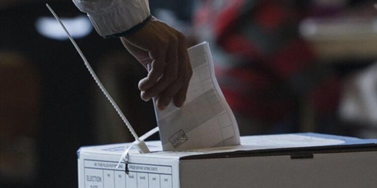 A voter casts a ballot during Benin’s January 2026 legislative elections at a polling station.