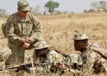 A US Army soldier instructs Nigerian Army personnel during a joint training exercise at a military facility in Jaji, Kaduna State, Nigeria