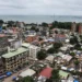 Aerial view of Conakry’s densely built administrative district near the central prison, with low-rise buildings, narrow streets and the Atlantic coast visible in the distance.