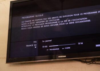 Television screen displaying a blocked France 24 broadcast following media restrictions imposed by Niger’s military-led government