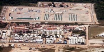 Aerial view of the Afungi LNG construction site in Cabo Delgado, Mozambique, showing industrial infrastructure, worker camps and processing facilities linked to the Mozambique LNG project